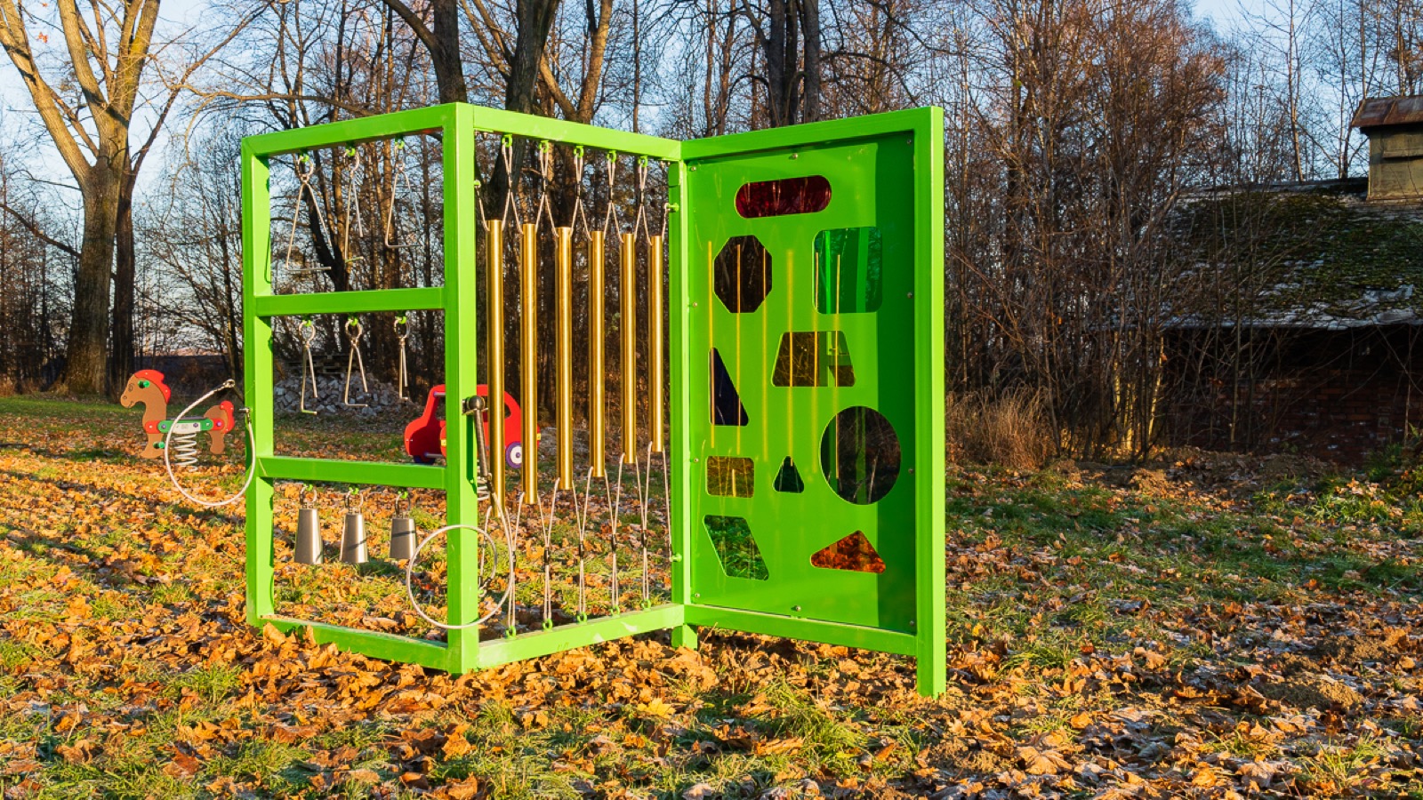 Panel muzyczno-sensoryczny na placu zabaw
