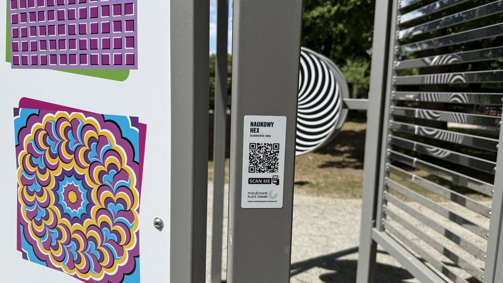 Kod QR na urządzeniu - zeskanuj telefonem